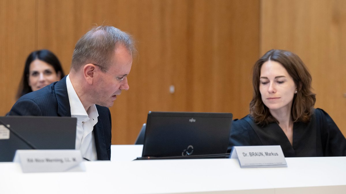 Markus Braun und Verteidigerin Theres Kraußlach im Gerichtssaal.