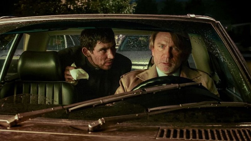 Szene aus dem Film "Wake Up Dead Man: A Knives Out Mystery" | Bild: dpa-Bildfunk/John Wilson Szene aus dem Film "Wake Up Dead Man: A Knives Out Mystery"