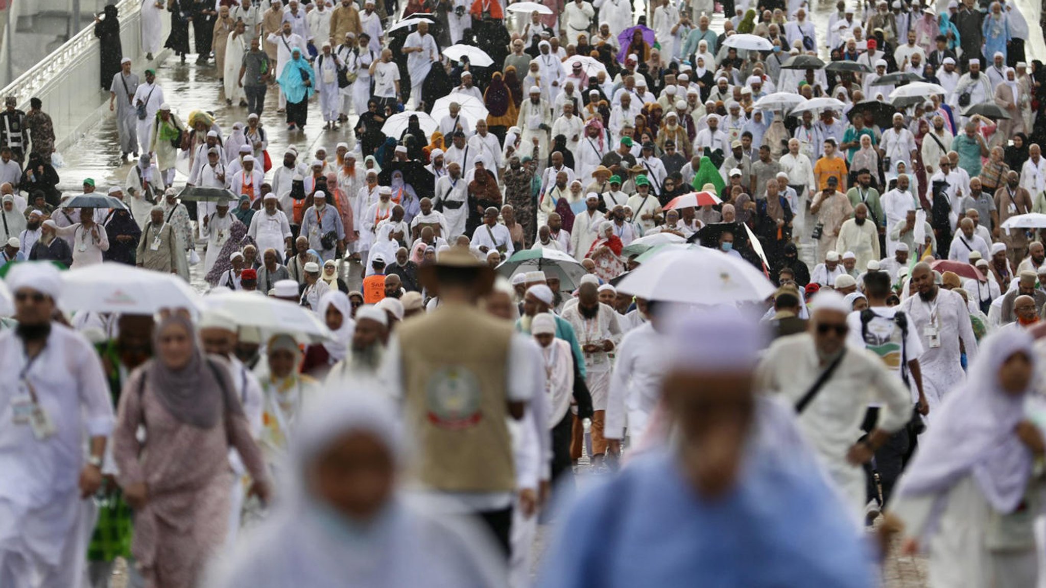 Hunderte Menschen sollen bei der Hadsch in Saudi-Arabien in diesem Jahr ums Leben gekommen sein, ein Großteil davon aufgrund der extremen Hitze.