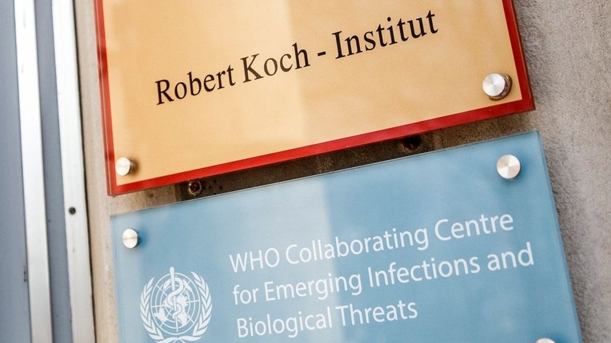 Schild des Robert Koch-Instituts (RKI). 