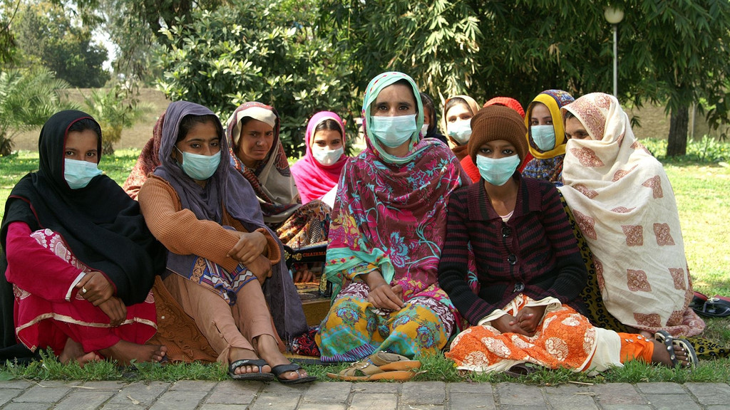 Patientinnen in einem von der DAHW unterstützten Krankenhaus in Rawalpindi, Pakistan.