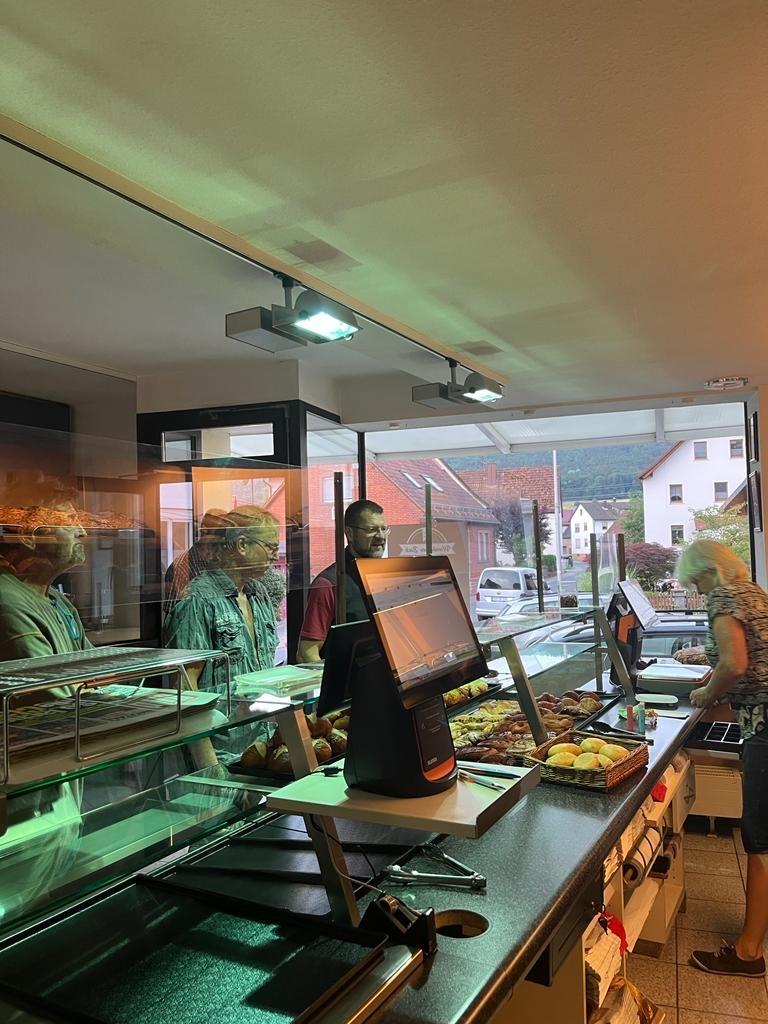 Bayerns erste Genossenschafts-Bäckerei in Wombach eröffnet | BR24