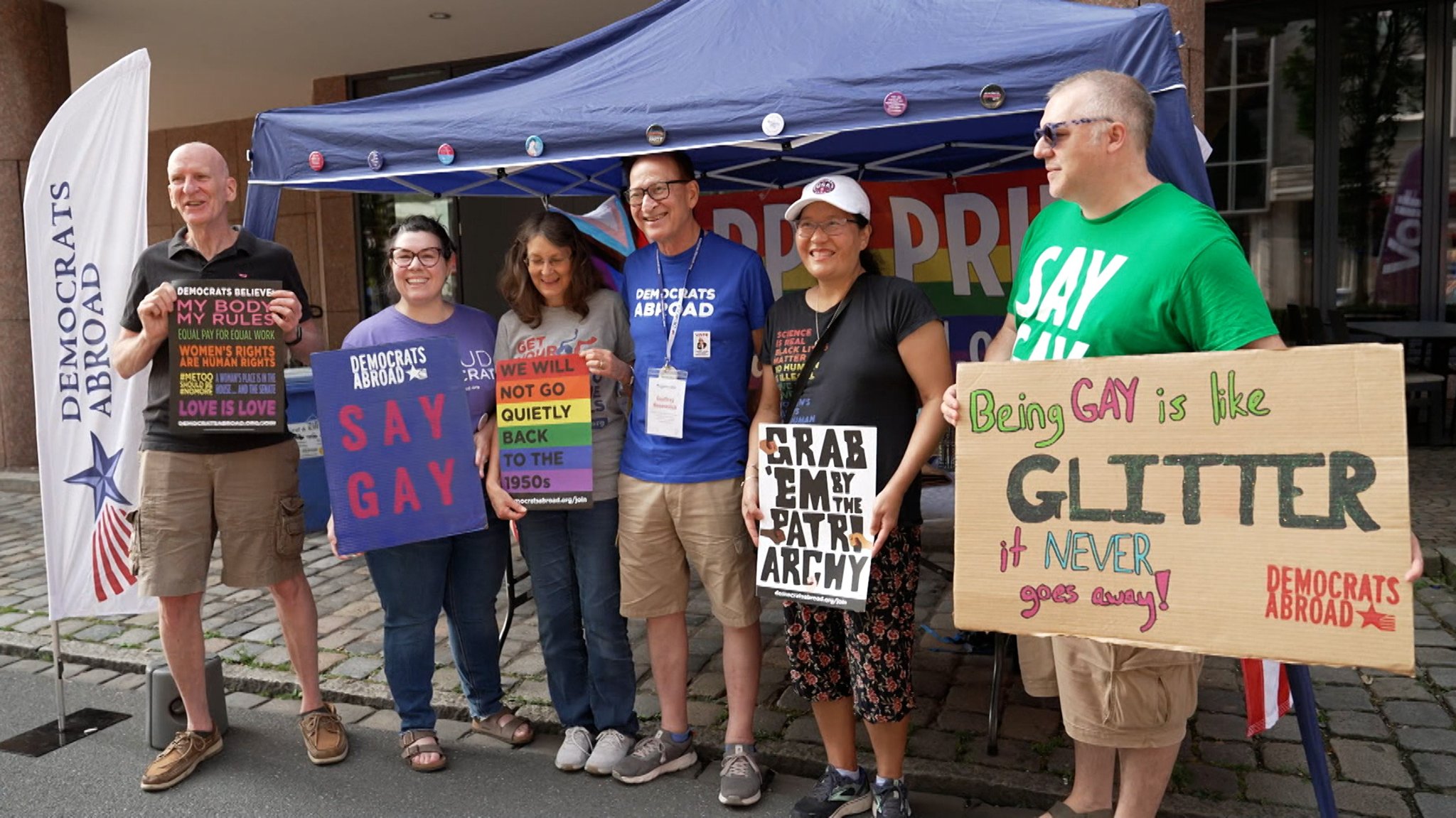 Wahlkampfstand der US-Demokraten beim CSD in Nürnberg