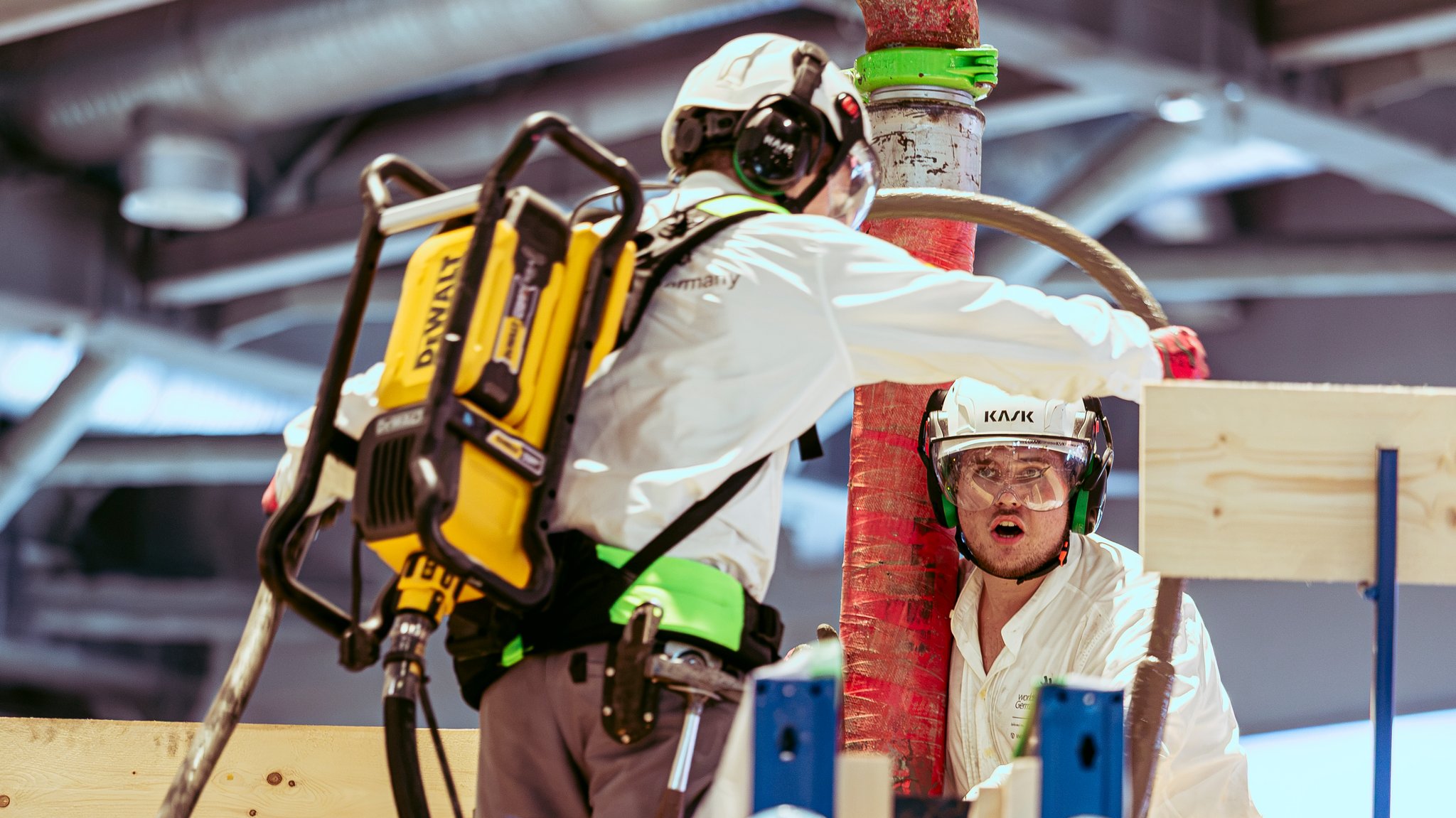 Jakob Distler und Tim Arnold bei der "WorldSkills" Weltmeisterschaft in Shanghai". | Bild: WorldSkills Germany/Frank Erpina Jakob Distler und Tim Arnold bei der "WorldSkills" Weltmeisterschaft in Shanghai".