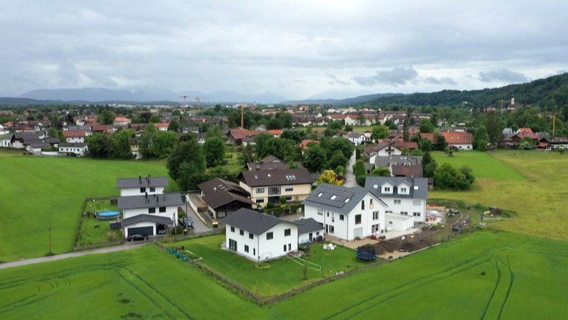 3 neue Häuser in Weidach bei Wolfratshausen müssen wohl abgerissen werden, denn sie sind Schwarzbauten.