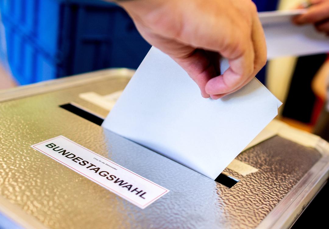 Image accompanying Wer ein Kopftuch trägt kann am Eintritt ins Wahllokal gehindert werden.