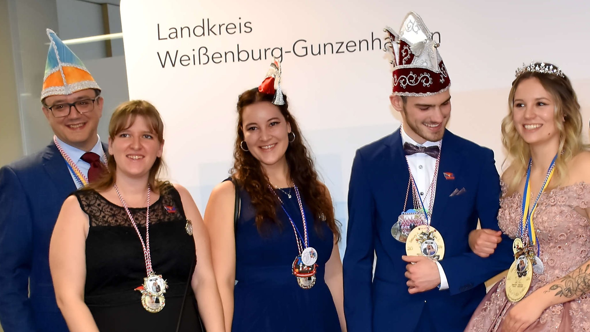 Die jungen Aktiven des Oberhochstatter Carnevalsvereins zu Besuch im Landratsamt.