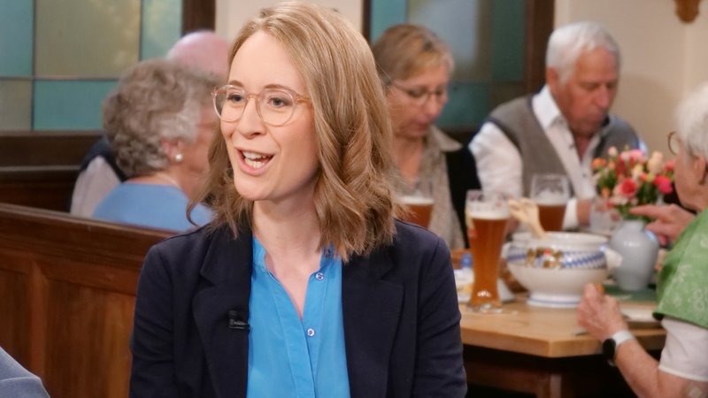 Eva Lettenbauer (Grüne) beim Sonntags-Stammtisch im BR Fernsehen | Bild: BR/Andreas H. Schroll Eva Lettenbauer (Grüne) beim Sonntags-Stammtisch im BR Fernsehen