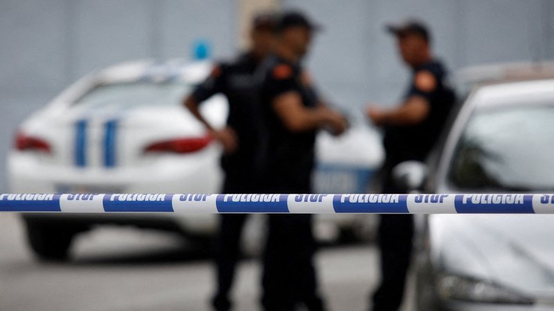 Polizisten bewachten am Freitag den Tatort in Cetinje.