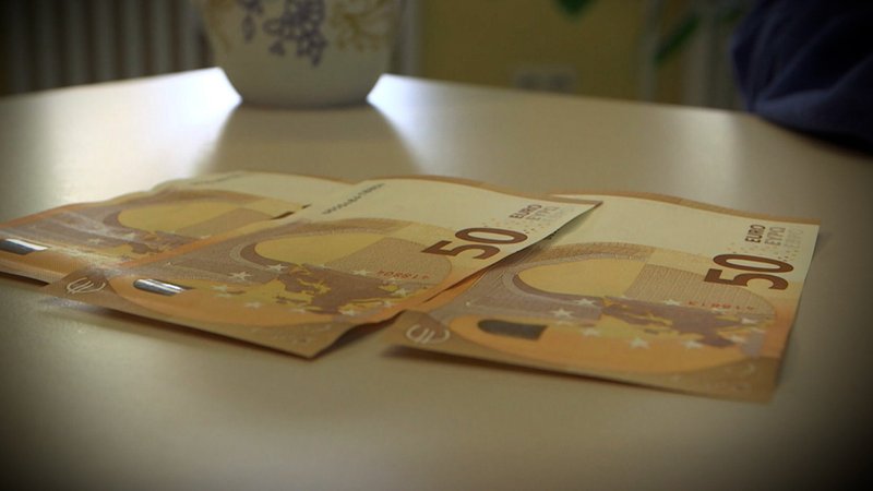 Drei 50-Euro-Scheine | Bild: Bayerischer Rundfunk 2024 Drei 50-Euro-Scheine