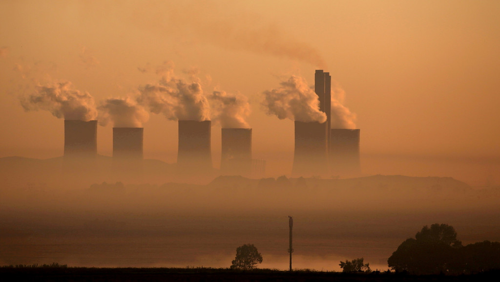 Südafrikanisches Kohlekraftwerk "Lethabo" südlich von Johannesburg