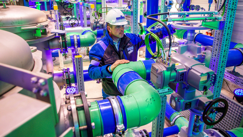Geothermie-Anlage in Schwerin | Bild: dpa-Bildfunk/Jens Büttner Geothermie-Anlage in Schwerin