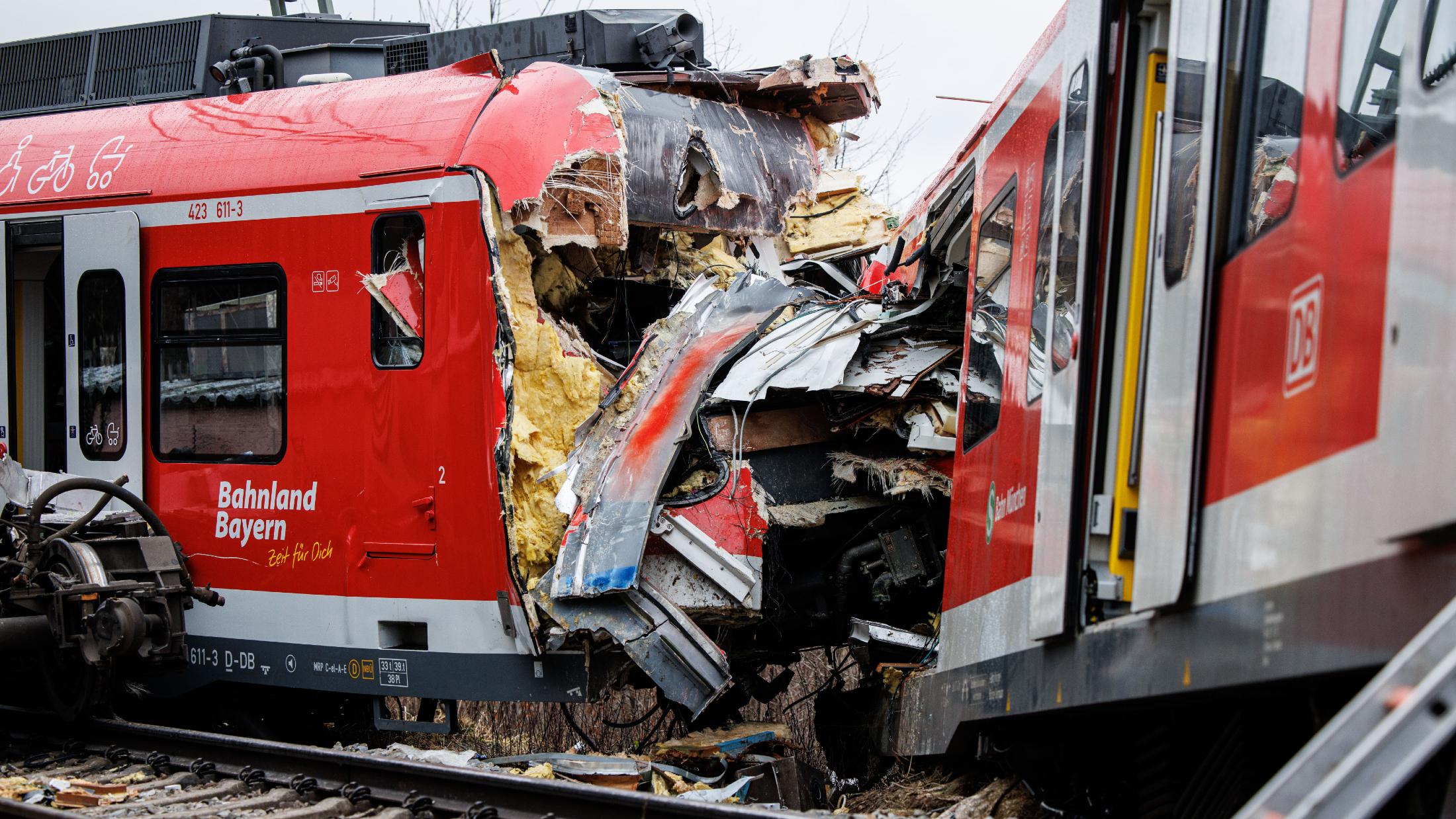 Zwei aufeinander geprallte S-Bahnen in der Nähe des Bahnhofes Ebenhausen-Schäftlarn