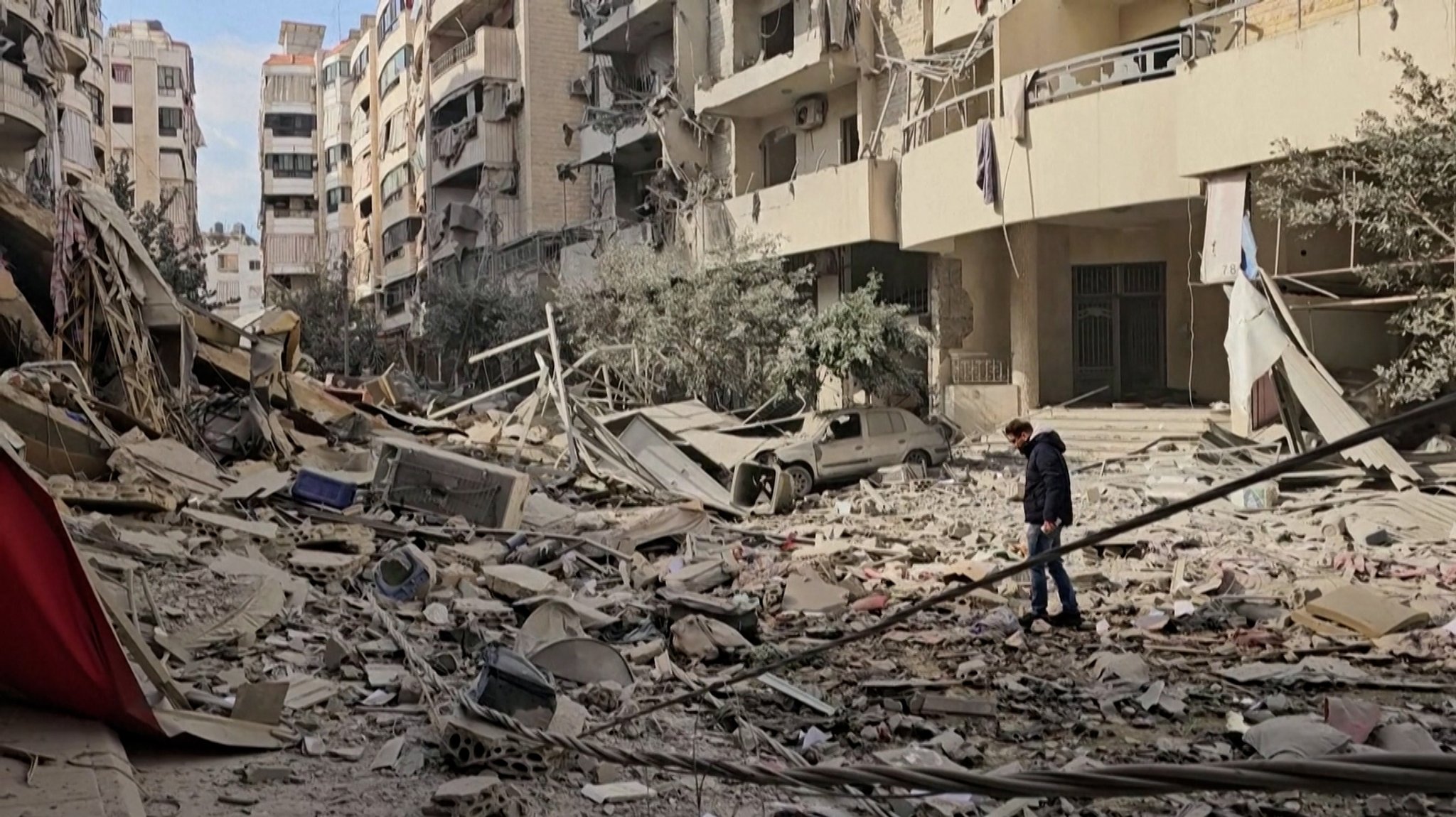 Den dritten Tag in Folge hat Israels Militär Ziele im benachbarten Libanon angegriffen. 