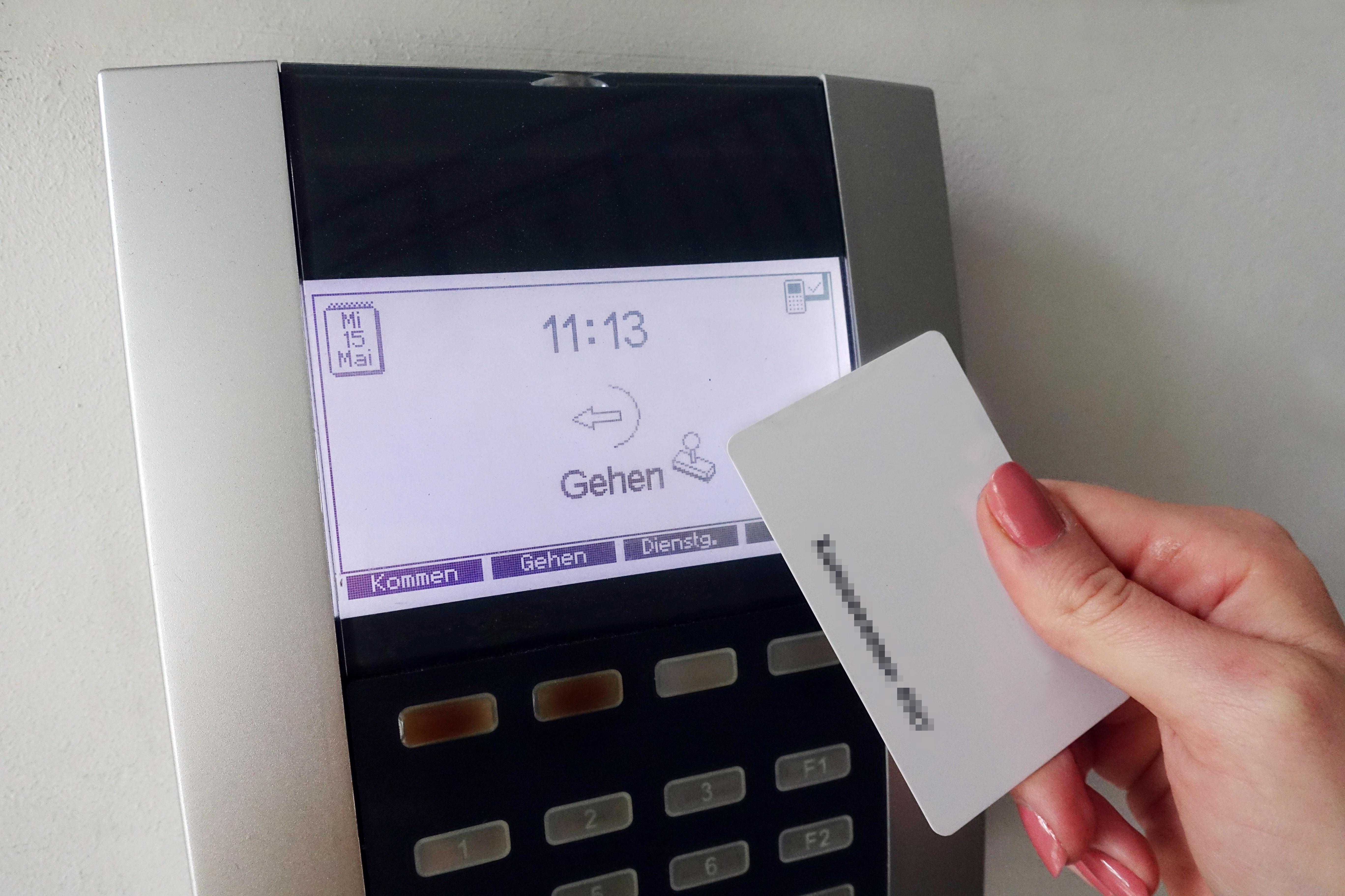 Zeiterfassung an einem elektronischen Terminal