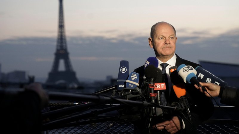 "Höchst unangemessen": Scholz bremst Friedenstruppen-Debatte | Bild: dpa-Bildfunk/Thibault Camus "Höchst unangemessen": Scholz bremst Friedenstruppen-Debatte