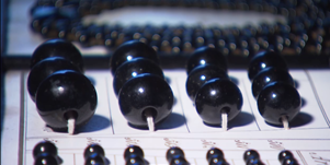 Schon im 15. Jahrhundert bauten die Menschen auf dem Ochsenkopf Proterobas ab: ein dunkles, fast schwarzes Gestein.