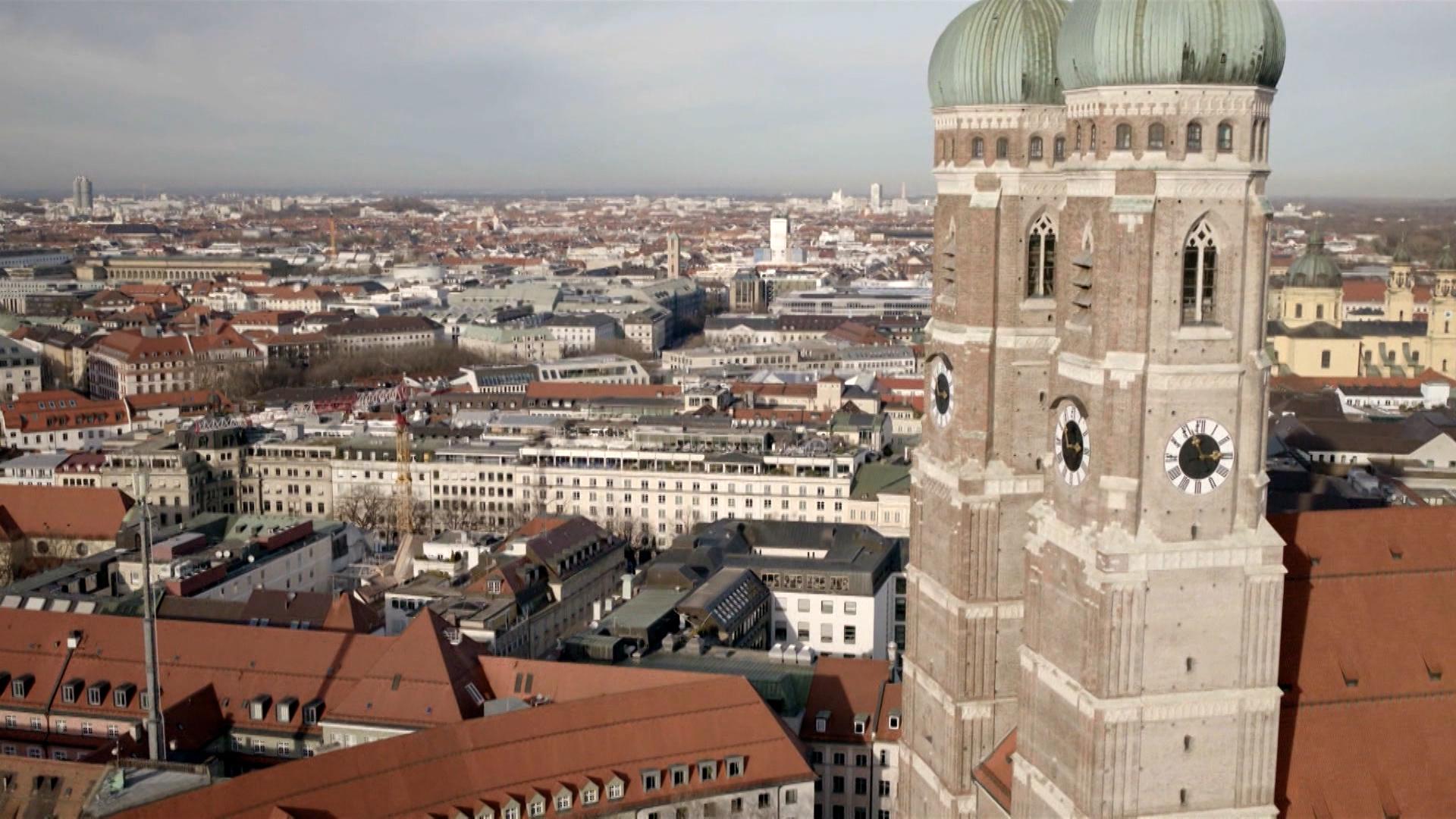 Frauenkirche und Stadtansicht München von oben