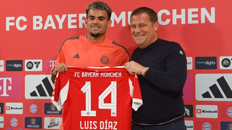 Neuzugang beim FC Bayern: Luis Díaz mit Sportvorstand Max Eberl. | Bild: picture-alliance / SvenSimon | Frank Hoermann Neuzugang beim FC Bayern: Luis Díaz mit Sportvorstand Max Eberl.