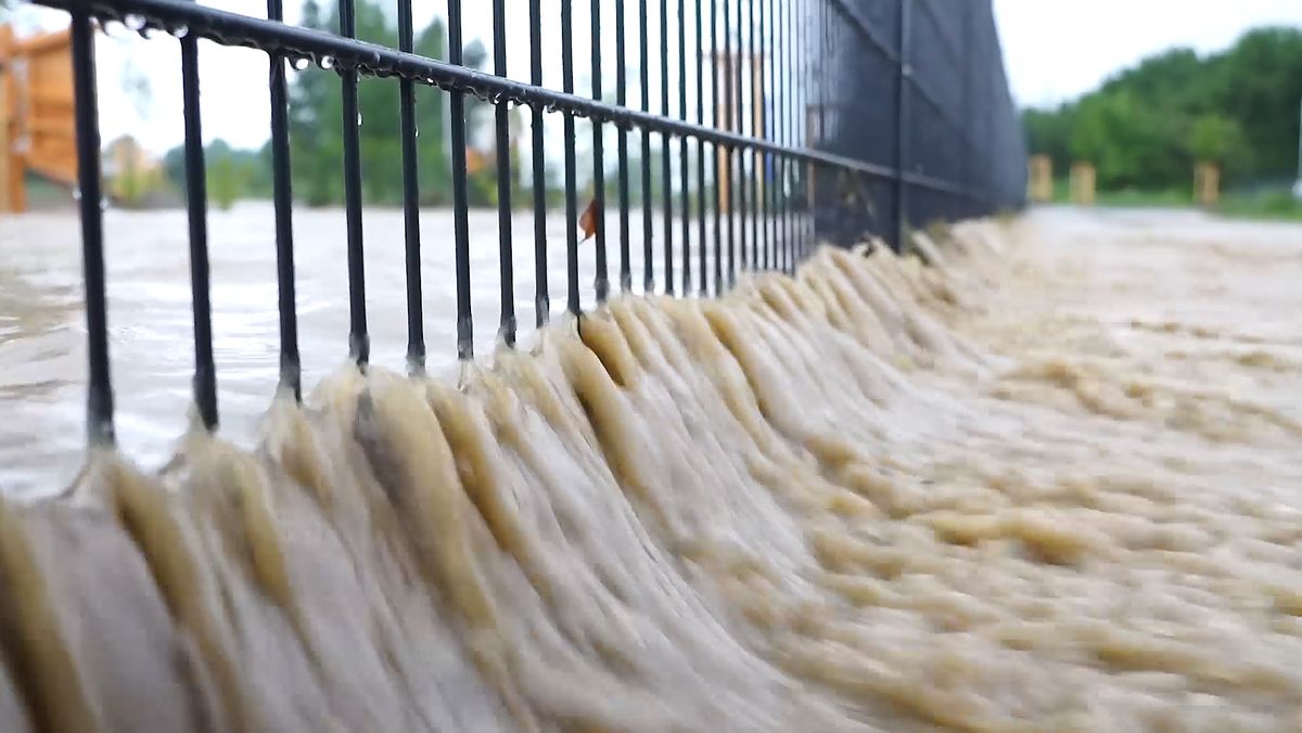 Hochwasserwarnung In Schwaben Weitere Unwetter Vorhergesagt Br24