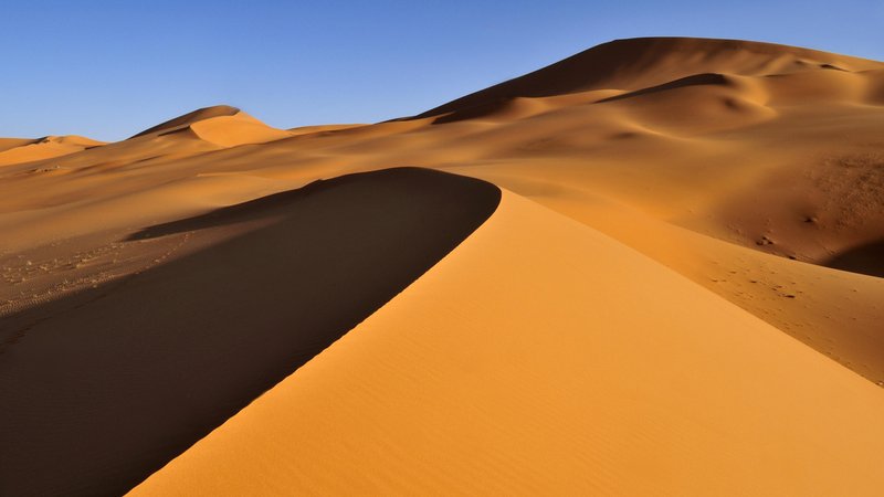 Sanddünen im Tadrart-Akkakus-Gebirge, einer Wüstenlandschaft in Libyen