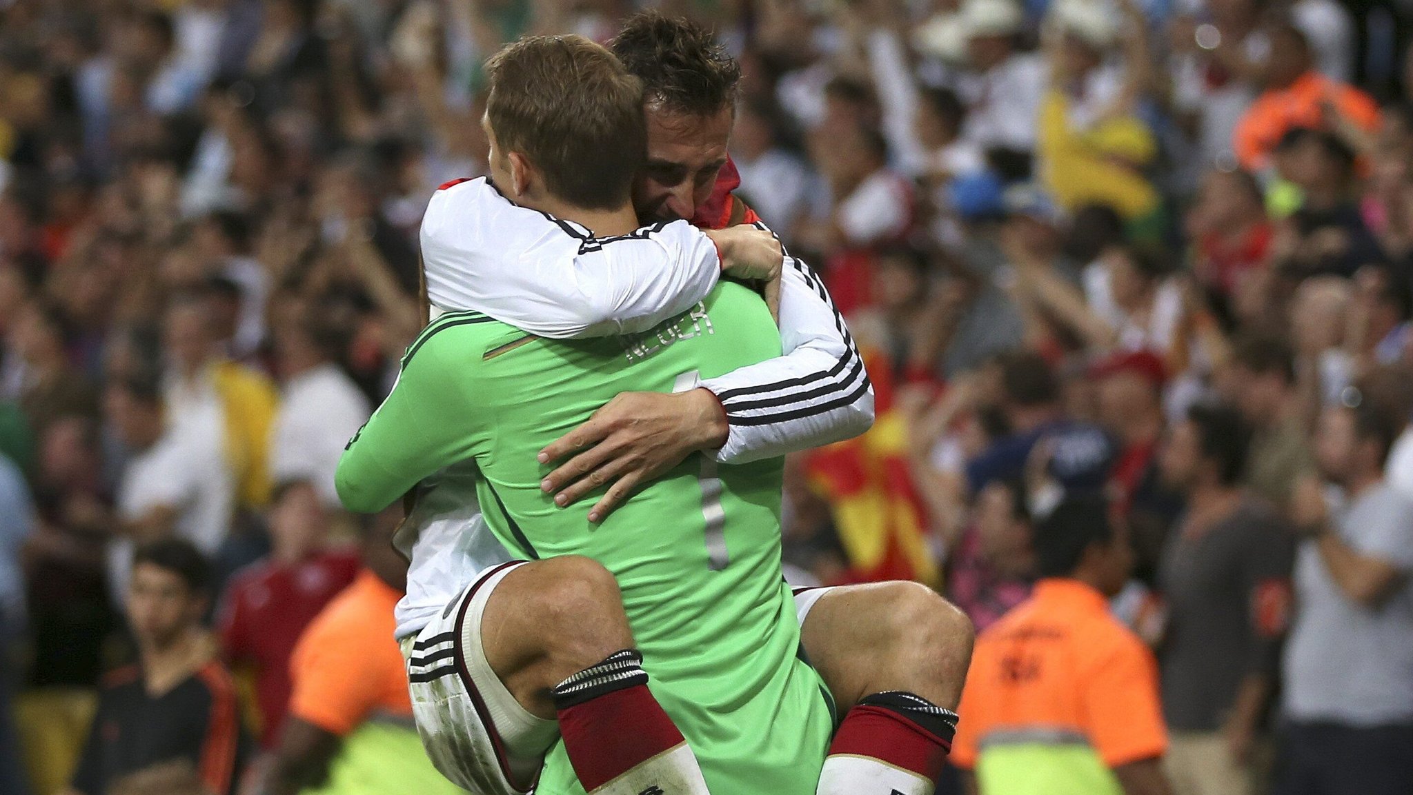 Manuel Neuer und Miroslav Klose | Bild: picture-alliance / dpa Manuel Neuer und Miroslav Klose