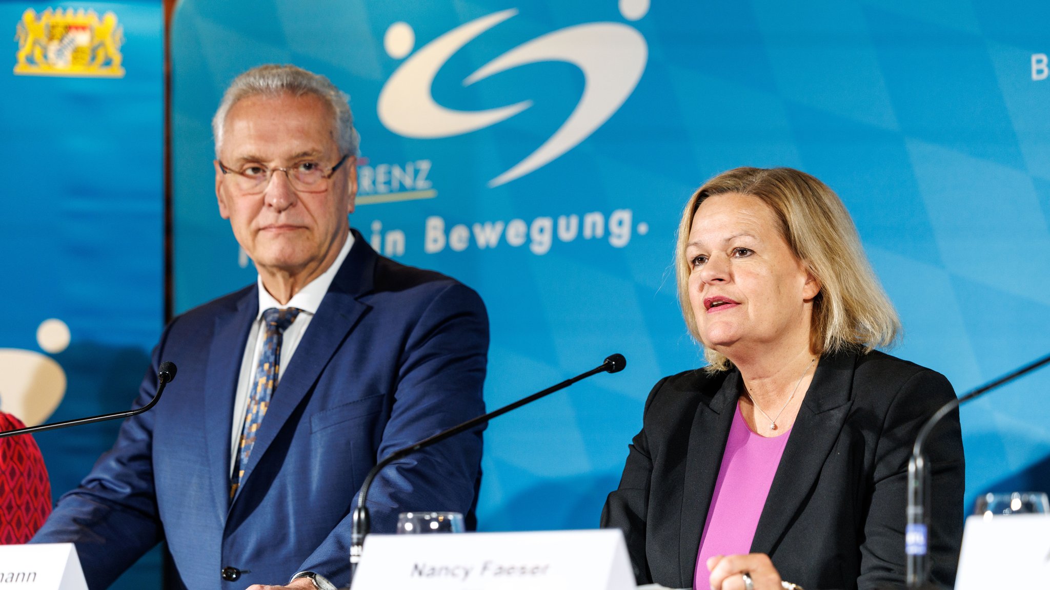 Bayerns Sportministerminister Joachim Herrmann (CSU) und Bundessportministerin Nancy Faeser (SPD)