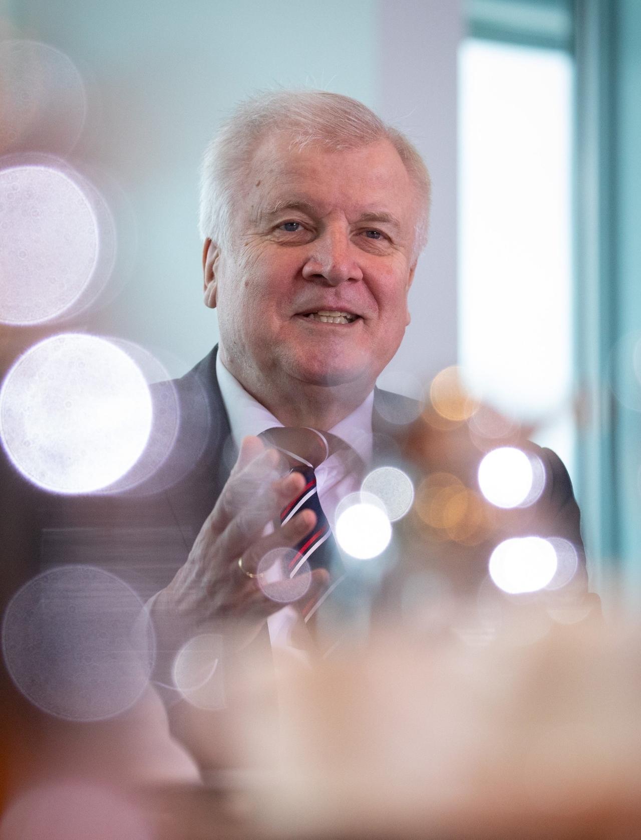 Seehofer Hält Konflikt Mit Merkel Für Beendet | BR24