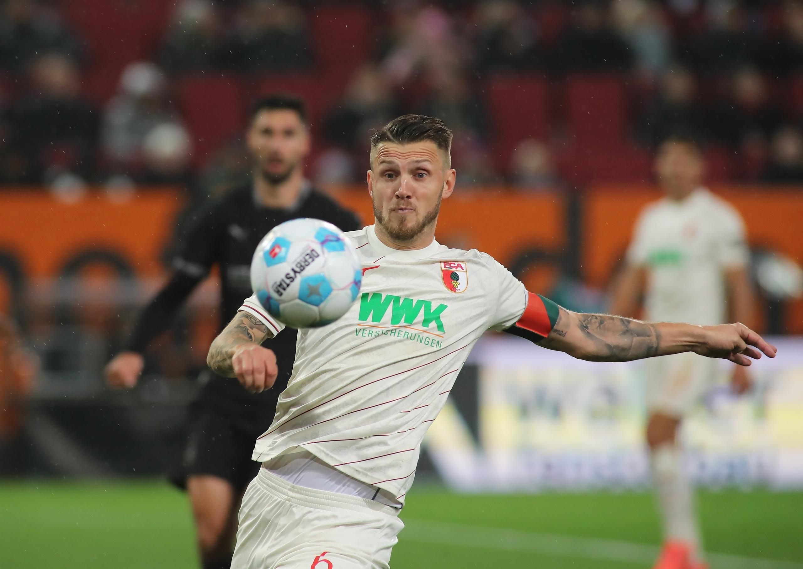 Jeffrey Gouweleeuw vom FC Augsburg