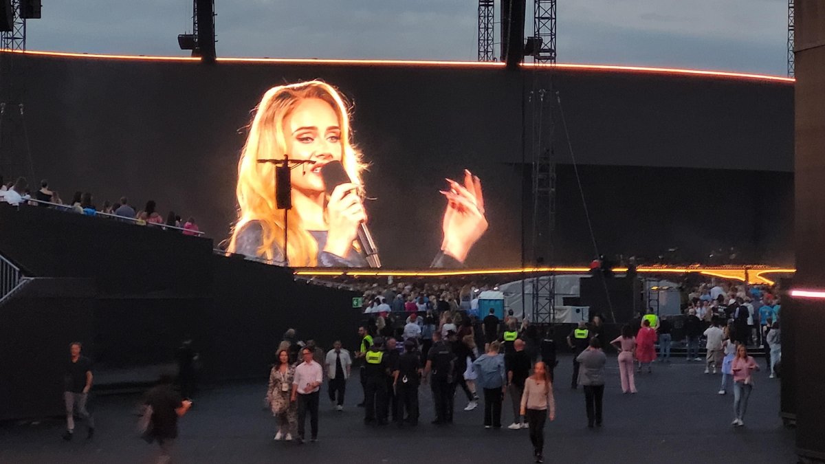 Blick von der Straße auf die Adele-World