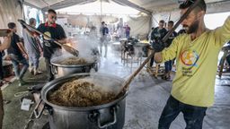 Mitarbeiter von World Central Kitchen in Rafah | Bild:pa/dpa/Abed Rahim Khatib