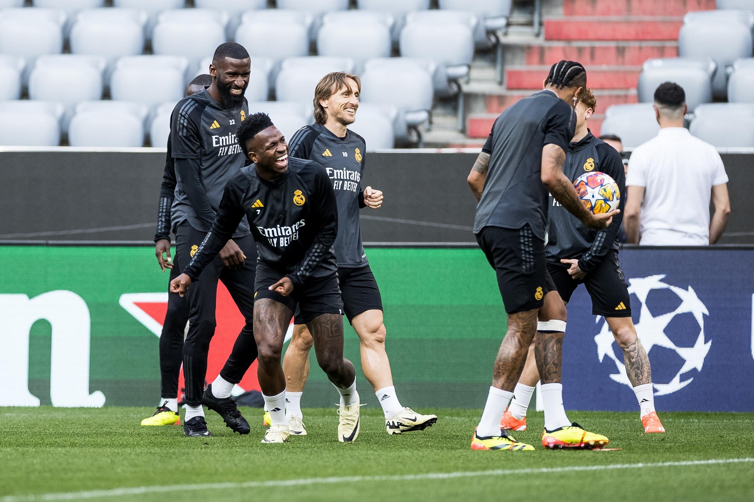 Antonio Rüdiger (links) und Vinicius jr.