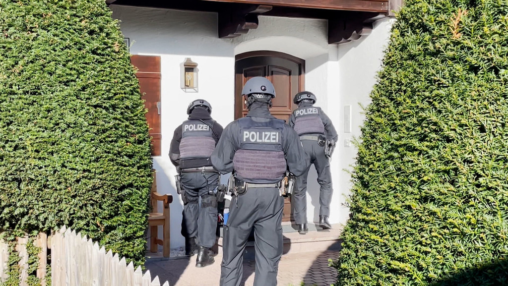 Das Haus des Oligarchen Usmanov in Rottach-Egern wird seit dem Morgen durchsucht.