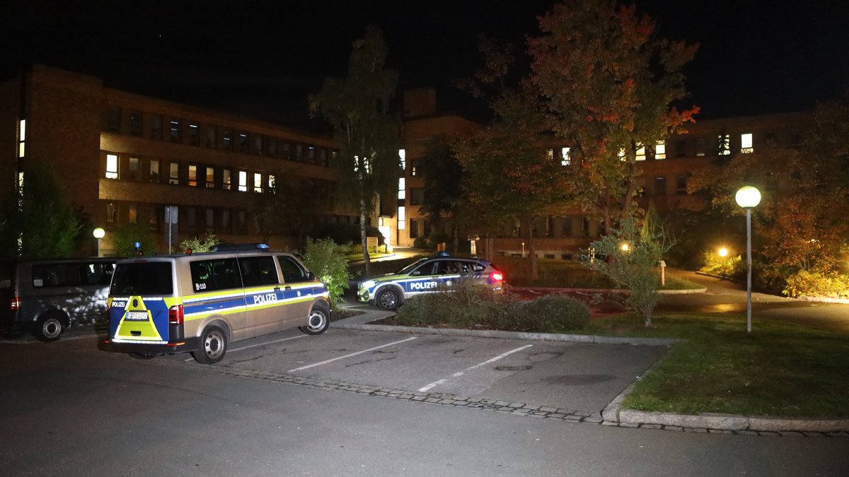 Einbruch im Landratsamt Schwandorf - Täter legt Feuer