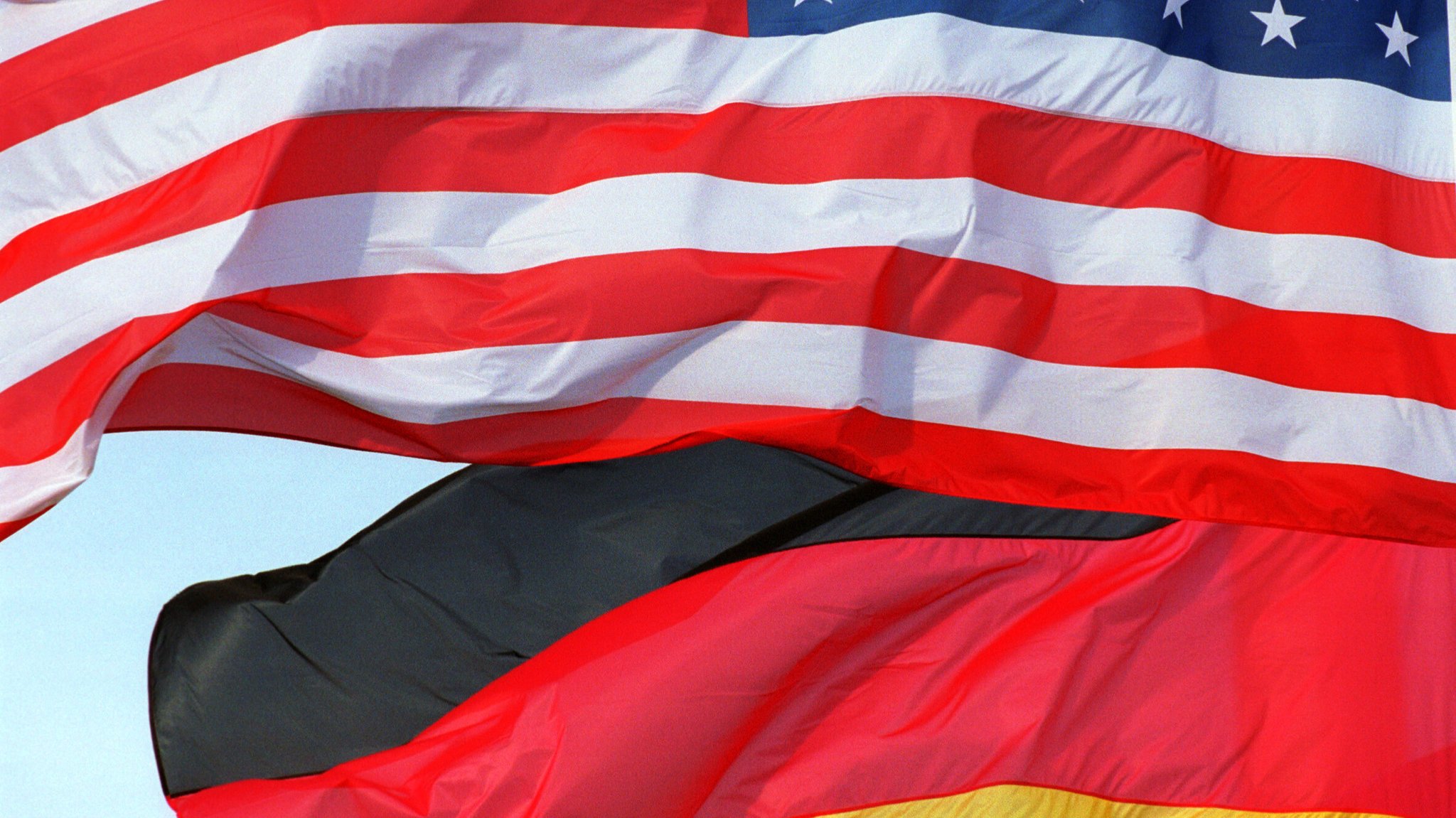 Die Flaggen der USA und Deutschlands