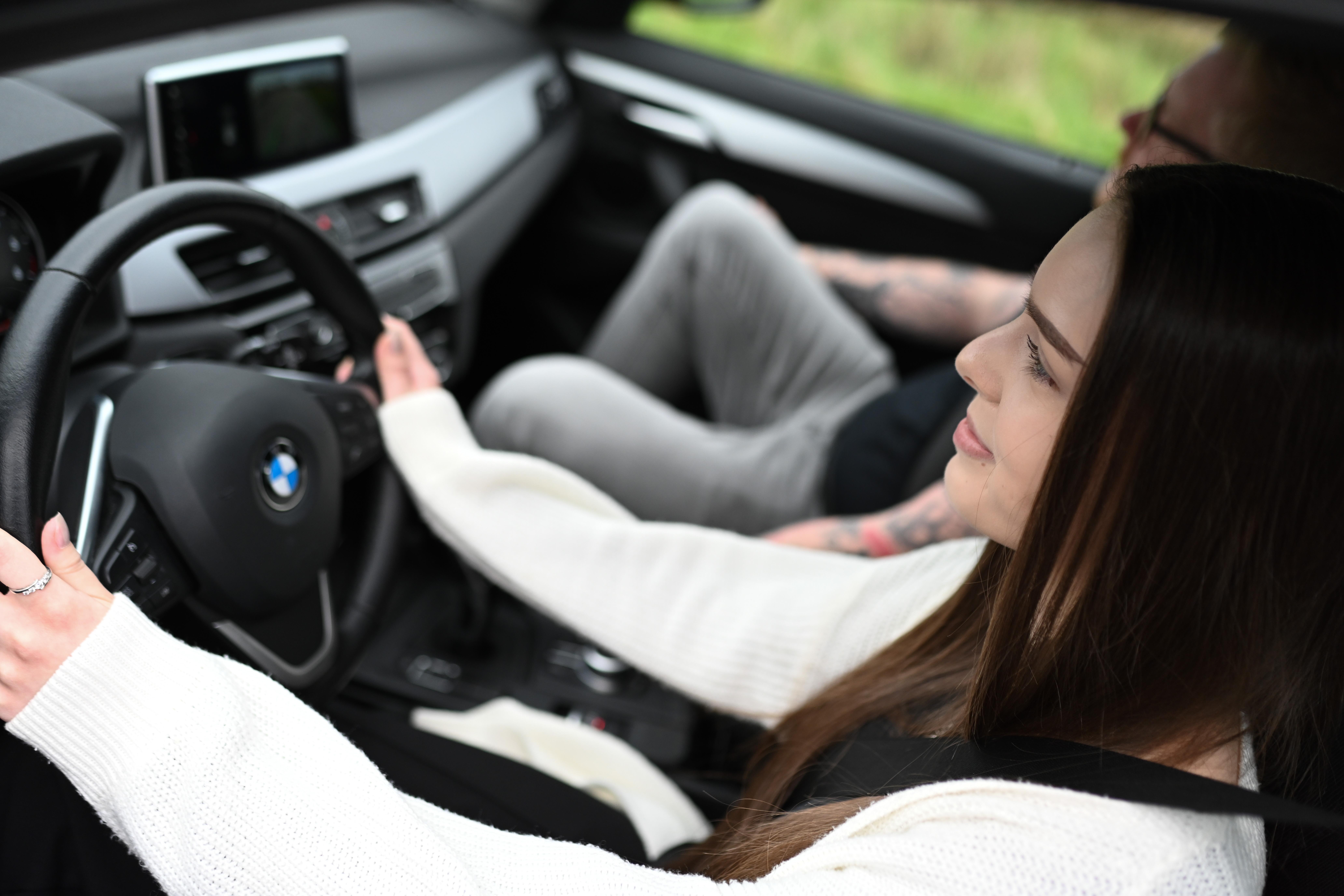 Künftig sollen auch Privatpersonen einen Teil der Fahrstunden übernehmen dürfen.
