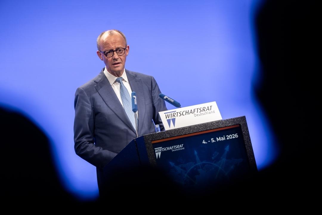 Die Bundesregierung hat erneut den Iran aufgefordert, an den Verhandlungstisch zurückzukehren. Kanzler Merz sagte, der Iran müsse "aufhören, auf Zeit zu spielen". Er forderte zudem ein dauerhaftes Ende des iranischen Atomprogramms.