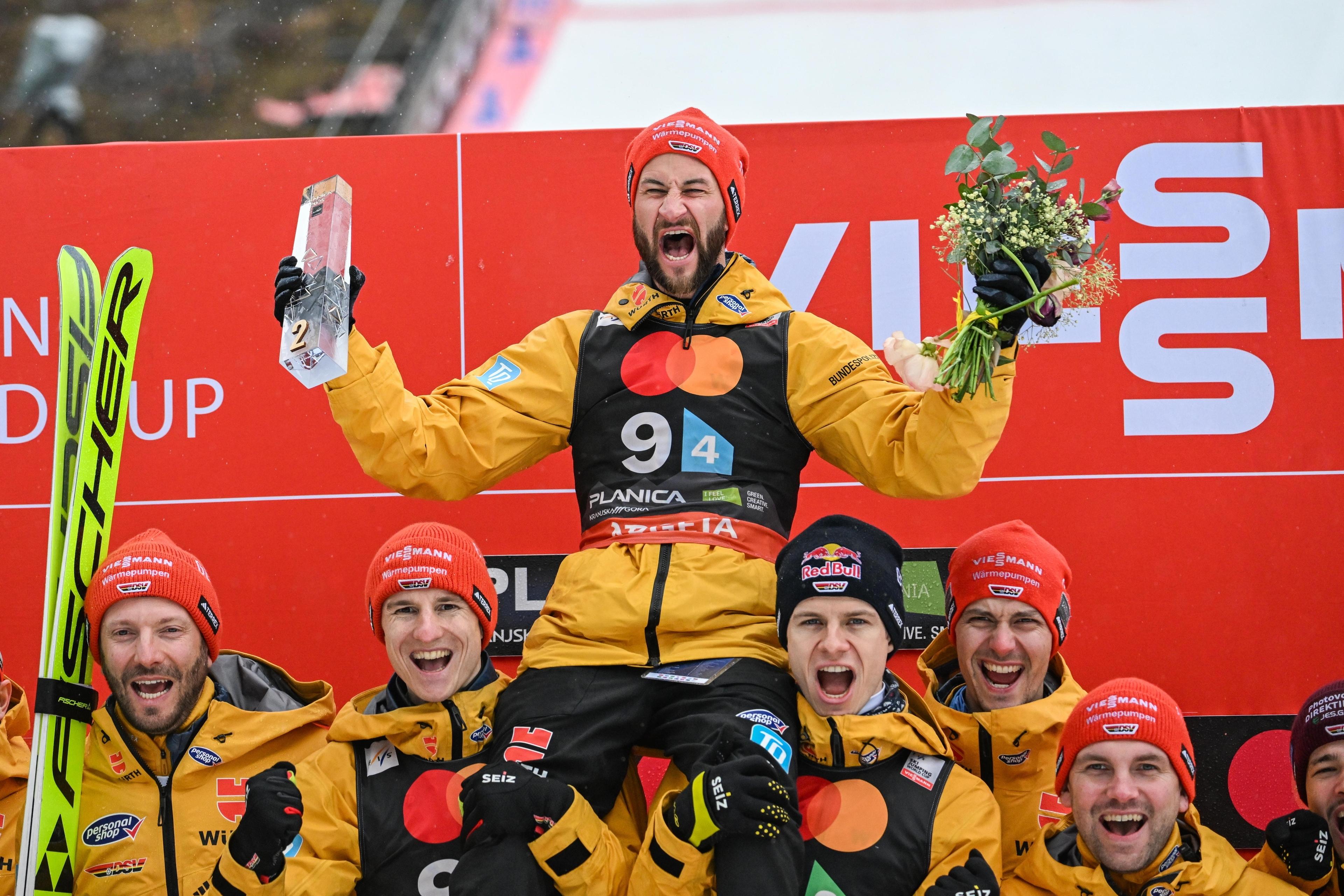 Markus Eisenbichler lässt sich in Planica feiern