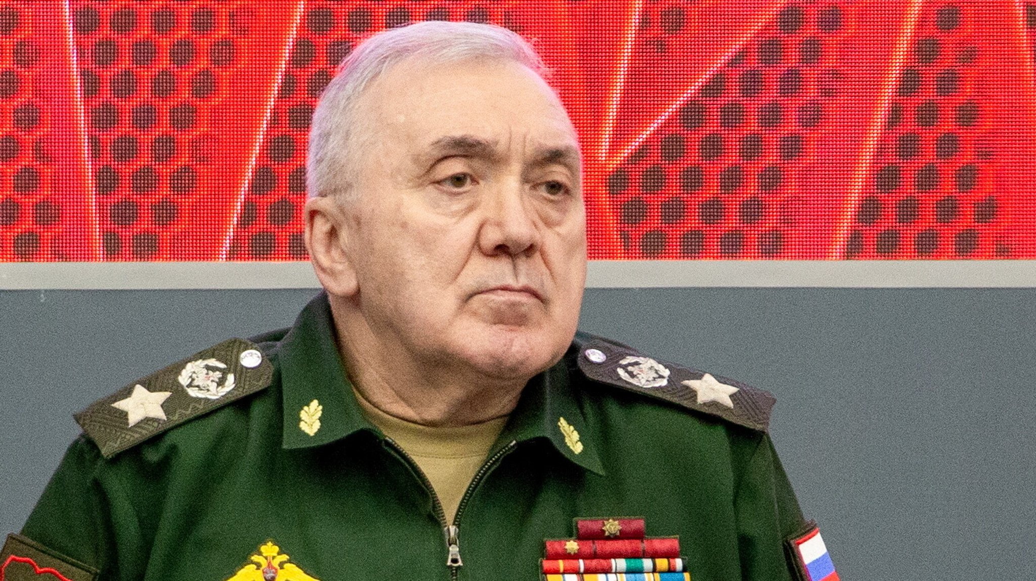 Porträt des Generals bei einer Tagung im August 2023