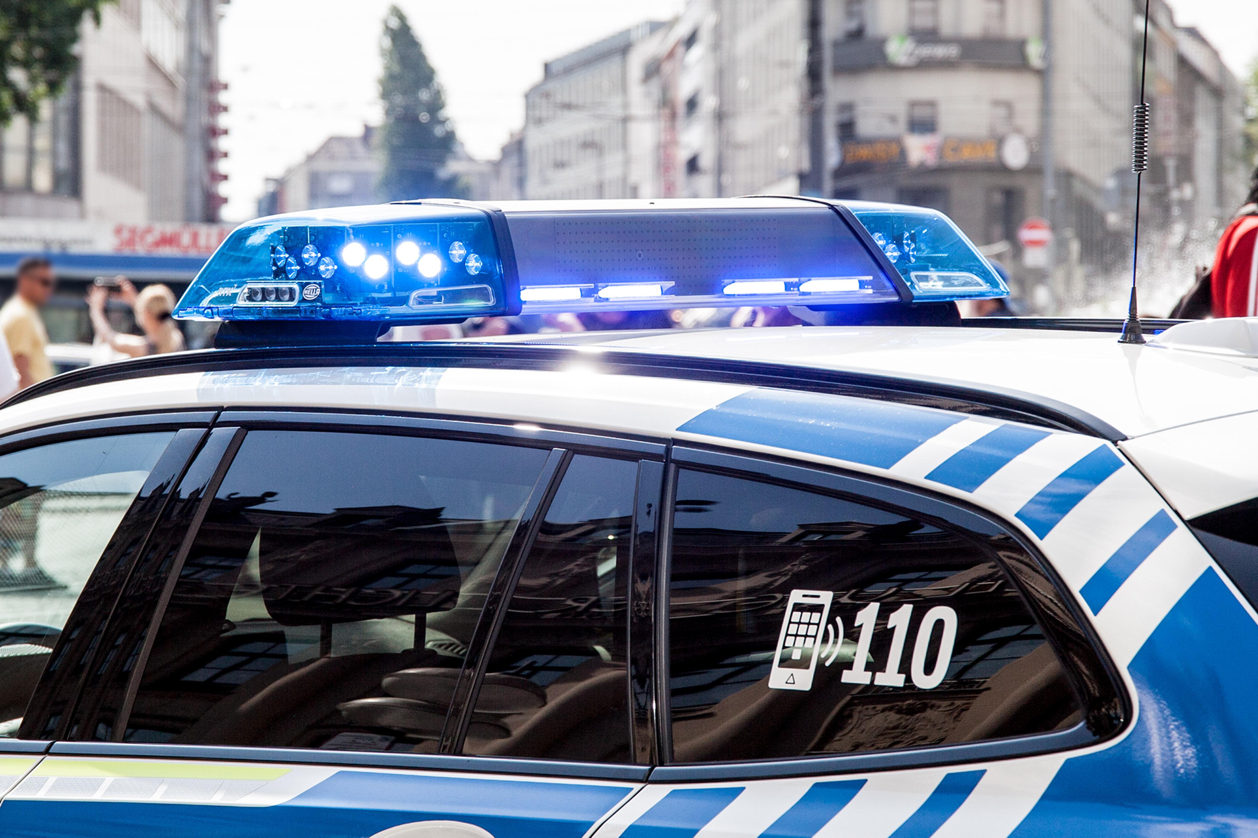 Polizeiauto in der Münchner Innenstadt | Bild:picture alliance / Fotostand | Fotostand / K. Schmitt
