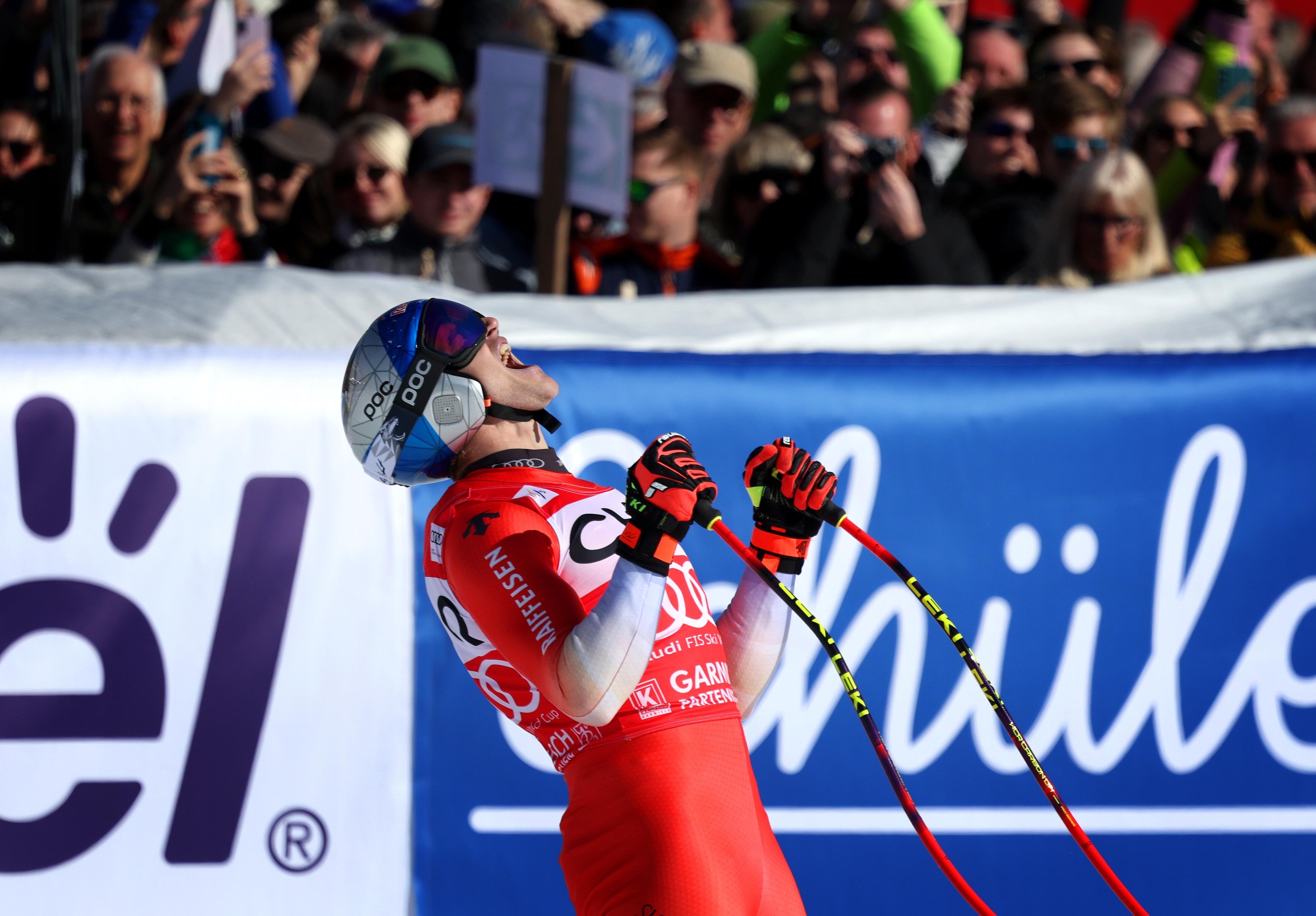 Marco Odermatt aus der Schweiz jubelt im Ziel.
