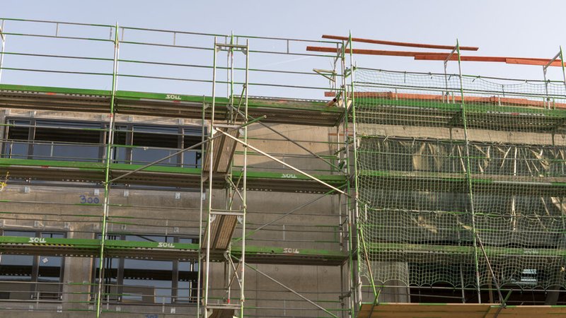 Hausbaufassade mit Baugerüst (Symbolbild) | Bild: BR/Christine Meder Hausbaufassade mit Baugerüst (Symbolbild)