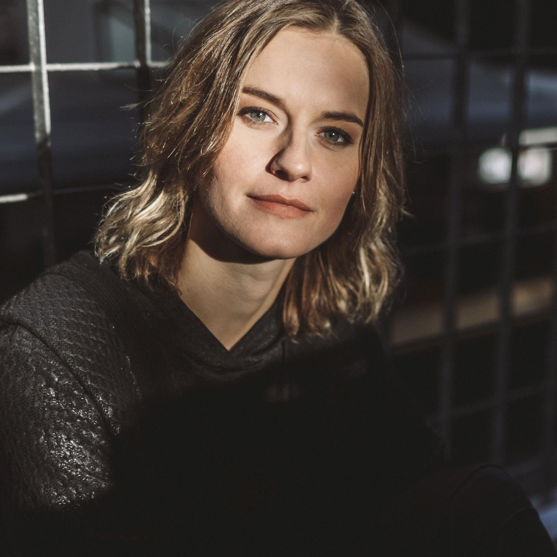 Yasi Hofer, Musikerin: auf Rauschtour mit Helene Fischer