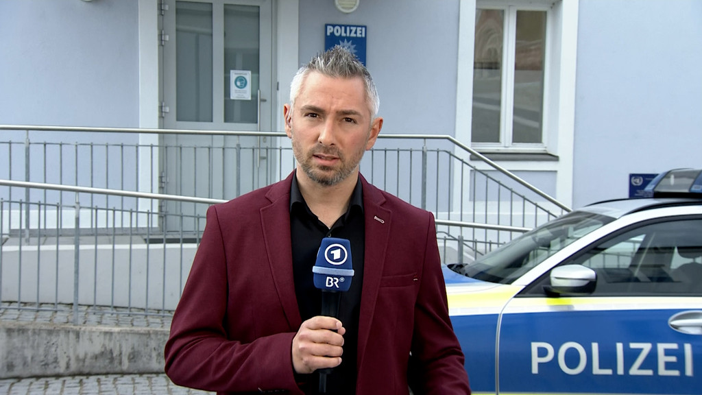 Hat ein Pfleger im Landkreis Cham Heimbewohner getötet? Den aktuellen Stand über die Ermittlungen und die dritte Exhumierung hat BR-Reporter Rudolf Heinz. | Bild: BR Hat ein Pfleger im Landkreis Cham Heimbewohner getötet? Den aktuellen Stand über die Ermittlungen und die dritte Exhumierung hat BR-Reporter Rudolf Heinz.