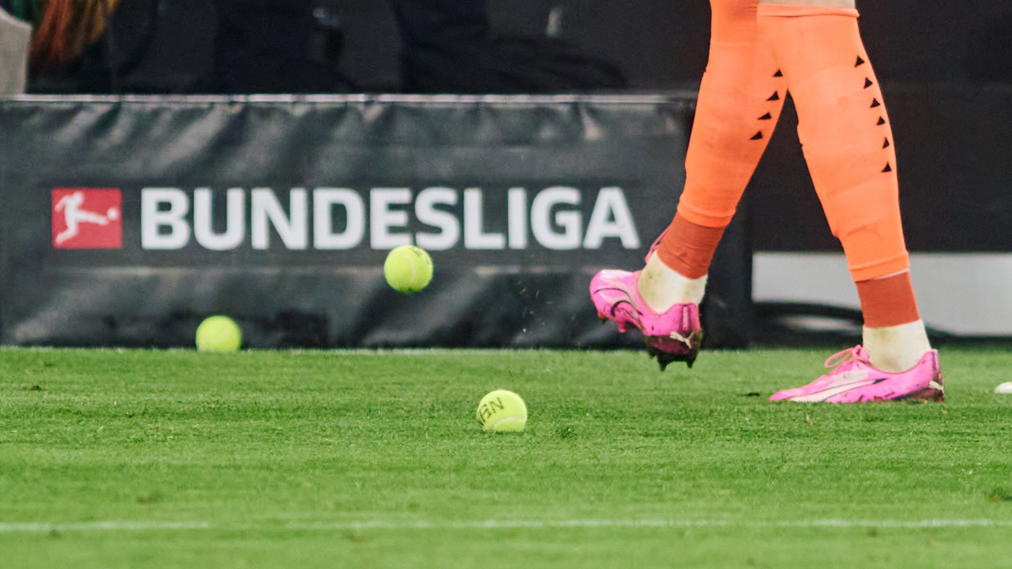 Fan-Proteste bei einem Bundesliga-Spiel.