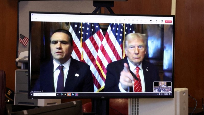 Im Prozess um Schweigegeld für eine Porno-Darstellerin kommt der künftige US-Präsident Trump glimpflich davon. | Bild: Bayerischer Rundfunk 2025 Im Prozess um Schweigegeld für eine Porno-Darstellerin kommt der künftige US-Präsident Trump glimpflich davon.