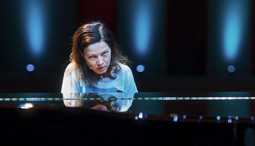 Hannah Herzsprung als Jenny von Loeben in einer Szene des Films "15 Jahre" (undatierte Filmszene). Der Film kommt am 11.01.2024 in die deutschen Kinos. (zu dpa-Kinostarts) Foto: -/Wild Bunch/dpa - ACHTUNG: Nur zur redaktionellen Verwendung im Zusammenhang mit einer Berichterstattung über den Film und nur mit vollständiger Nennung des vorstehenden Credits +++ dpa-Bildfunk +++