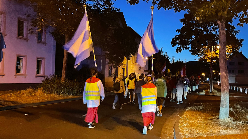 Wallfahrer aus Karlstadt auf dem Weg zum Kreuzberg