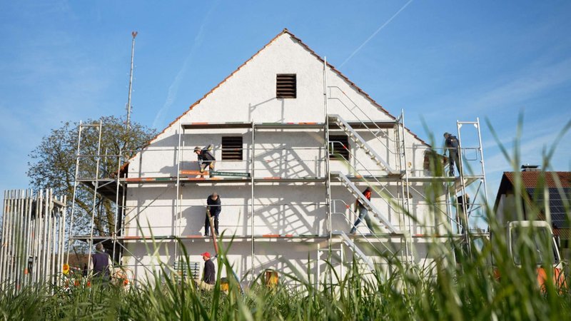 Die Handwerker an der "Fanni". | Bild: Drop-Out Cinema eG / HTN Films Die Handwerker an der "Fanni".