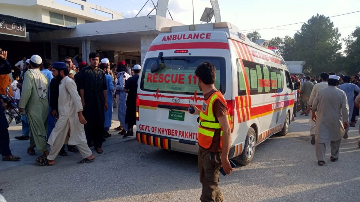 In Pakistan sind nach einer Bombenexplosion mindestens 40 Menschen in den Tod gerissen worden.